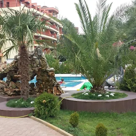со спальней в апарт-отеле Bahami-residens Slăntjev Brjag