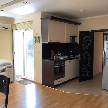 Apartament со спальней в апарт-отеле Bahami-residens *