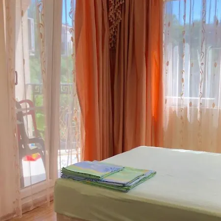 со спальней в апарт-отеле Bahami-residens Apartament