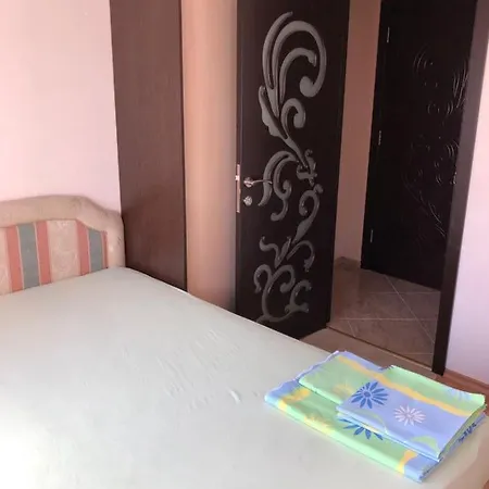 со спальней в апарт-отеле Bahami-residens Apartman *
