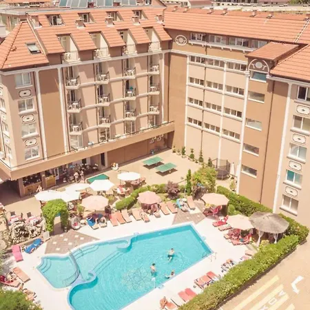со спальней в апарт-отеле Bahami-residens Apartment *